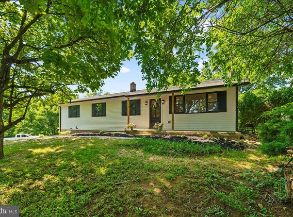 261 INDIAN LANE, BOYERTOWN, PA 19512
