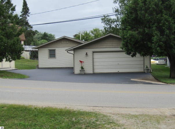 1580 N Ogemaw Trail, West Branch, MI 48661