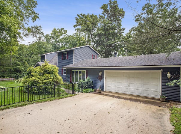 5715 Fawn Lake Drive, Shelbyville, MI 49344