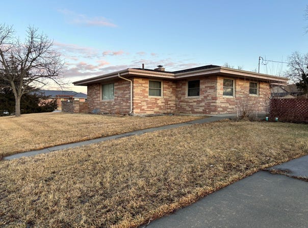 301 Adams, Winner, SD 57580