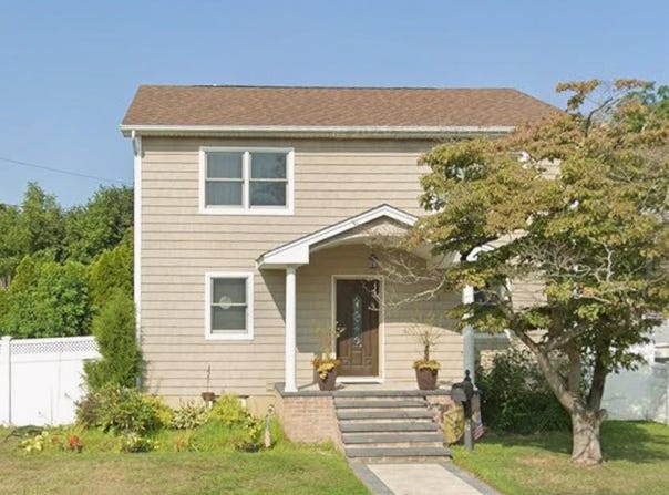 52 Concord Avenue, Bethpage, NY 11714