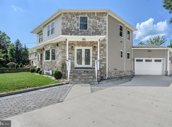 11 BROOK Road, KENDALL PARK, NJ 08824