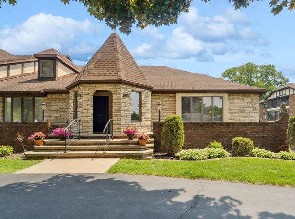 2213 SUNRISE Drive, APPLETON, WI 54914