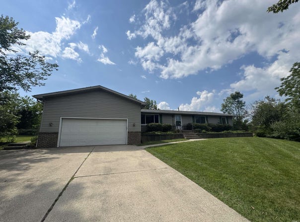 5636 S Woodstrail Drive, Columbia City, IN 46725