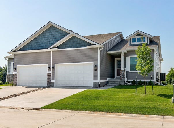 8932 Mockingbird Drive, West Des Moines, IA 50266