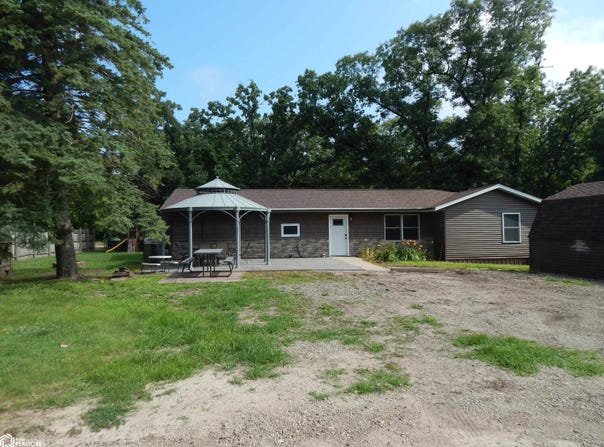 169 Woodland Road, Montezuma, IA 50171
