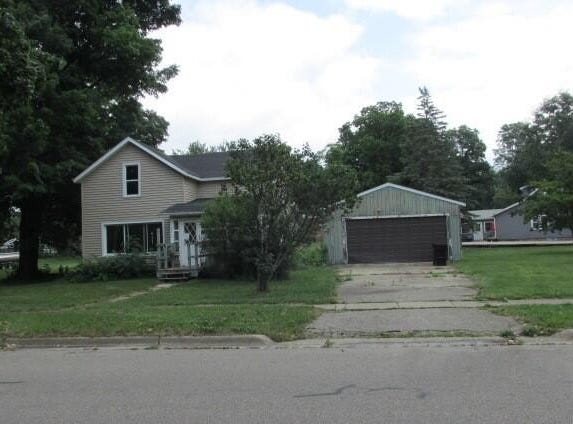 204 N Sherwood Avenue, Plainwell, MI 49080