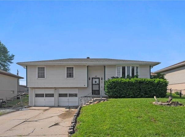 120 Highland Road, Lansing, KS 66043