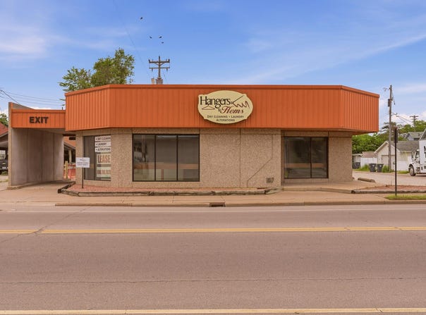 1817 Jackson St, La Crosse, WI 54601