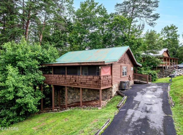 2015 Piney Overlook Lane, Sevierville, TN 37862