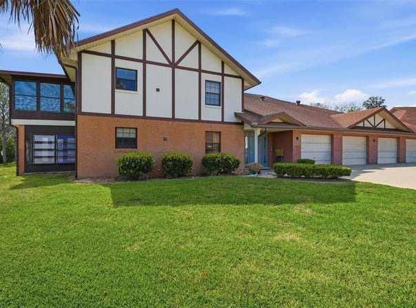 100 E OAK TERRACE DRIVE, LEESBURG, FL 34748