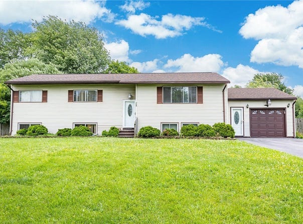 124 Summer Sky Drive, Henrietta, NY 14623