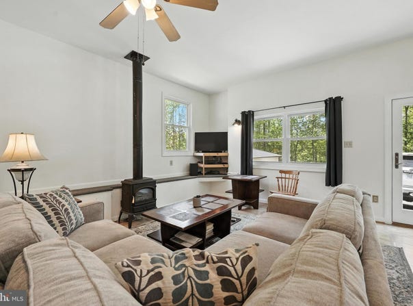 2266 BEAVER DAM ROAD, MIDLAND, VA 22728