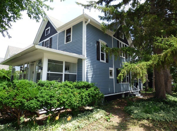 1 N worth Avenue, Elgin, IL 60123