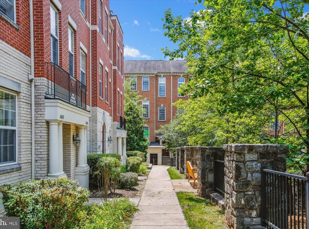 4479 BEACON GROVE CIRCLE, FAIRFAX, VA 22033
