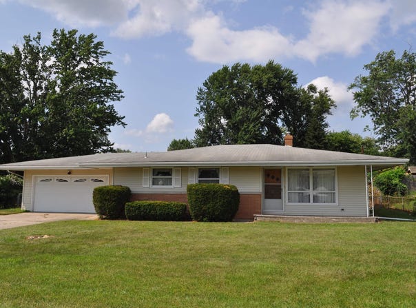 24043 Sunnyside Avenue, Elkhart, IN 46516-6004
