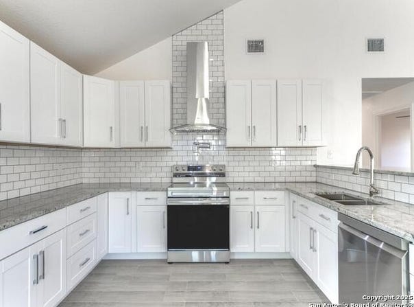 329 Cottage St, Kerrville, TX 78028
