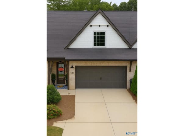 1718 W Farmville, Auburn, AL 36830