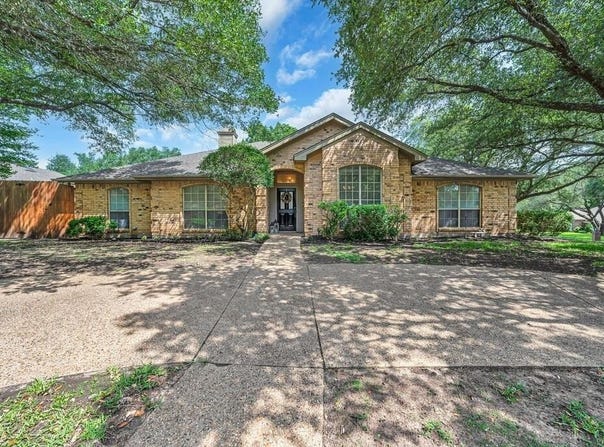 11001 Ridge Point Drive, Woodway, TX 76712