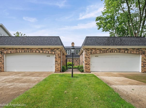 422 E Russell Street, Barrington, IL 60010
