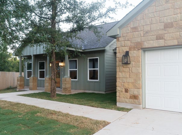 118 Kipapa CT, Bastrop, TX 78602