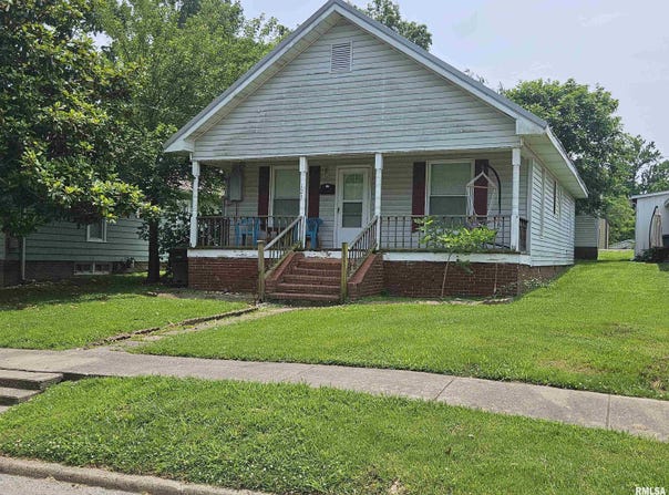 123 W COLLEGE Street, Harrisburg, IL 62946
