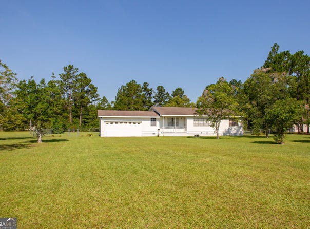 6499 Bailey, Blackshear, GA 31516