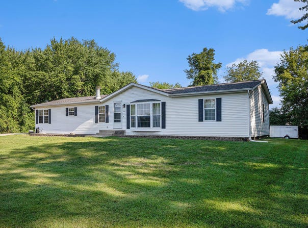 756 E 25th Place, Lake Station, IN 46405