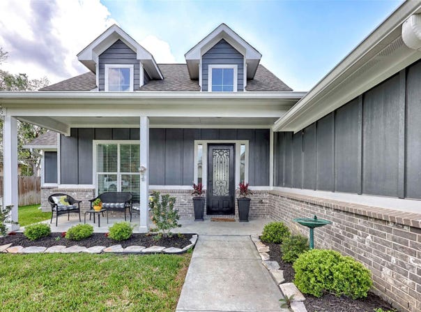 206 E Hinton Rd, Weimar, TX 78962