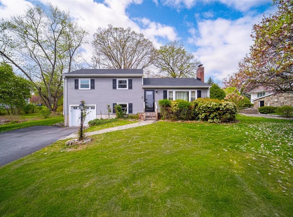 26 Willow Lane, New Windsor, NY 12553