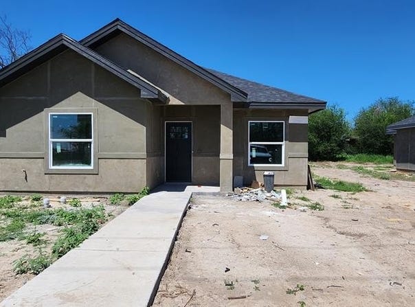 2579 Rosita Valley Rd., Eagle Pass, TX 78852