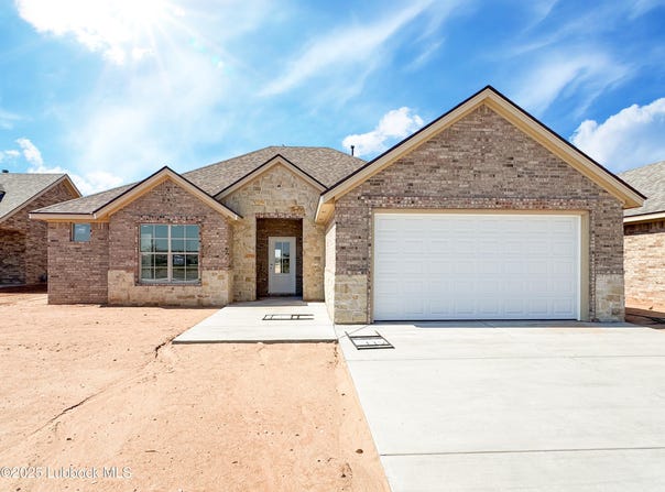 1003 N 5th Street, Wolfforth, TX 79382