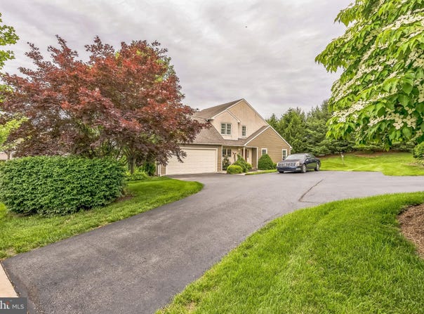 8 PARKSIDE DRIVE, ELVERSON, PA 19520