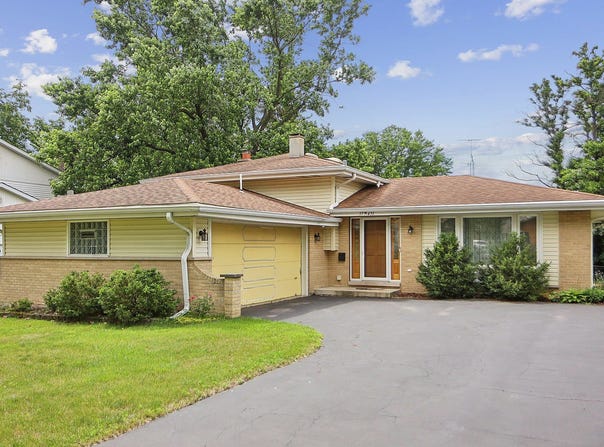 17w455 Concord Place, Darien, IL 60561