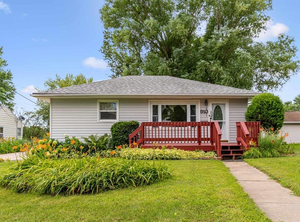 910 Alabar Avenue, Waterloo, IA 50701