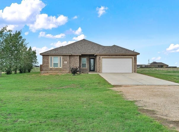 2432 S County Rd 1040, Stanton, TX 79782