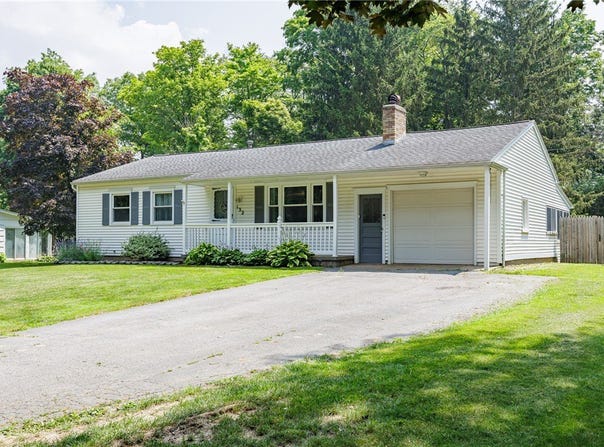 132 Colony Lane, Henrietta, NY 14623