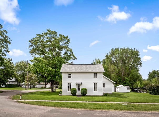 122 E Main Street, Stanford, IL 61774