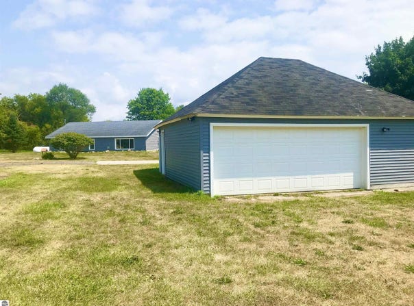 4996 N Alger Road, Alma, MI 48801
