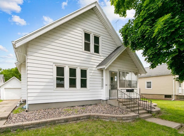 729 W Cook Street, Portage, WI 53901