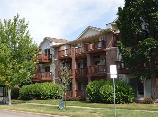 454 West Side Dr, IowaCity, IA 52246