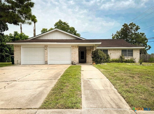 102 Tanglewood Drive, Victoria, TX 77901