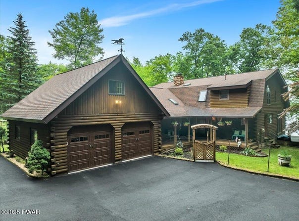 210 Fawn Lake Drive, Hawley, PA 18428