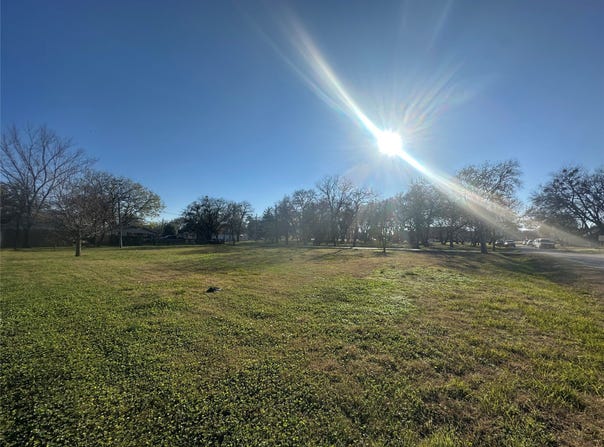 E Freeman Street, Ennis, TX 75119