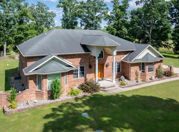 11605 Dunmaglas Drive, Bath, MI 48808