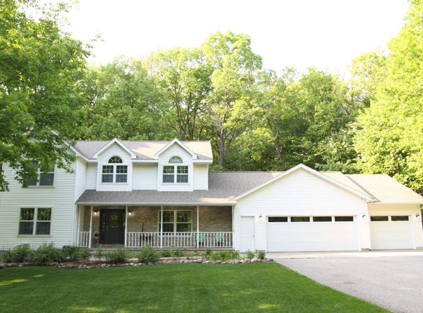 E2200 WOODRIDGE Drive, WAUPACA, WI 54981