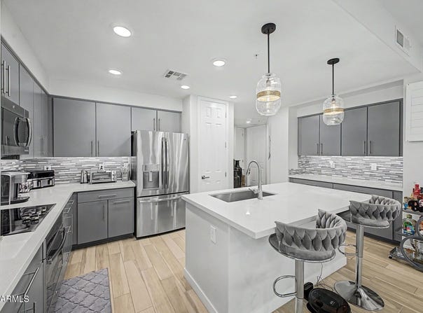 250 W QUEEN CREEK Road, Chandler, AZ 85248