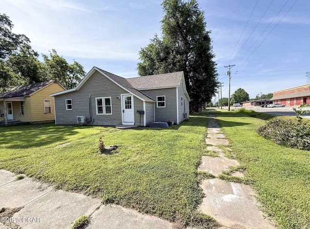 300 E Walnut Street, Columbus, KS 66725