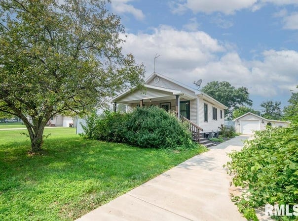 1319 W SHENANDOAH Drive, Peoria, IL 61614