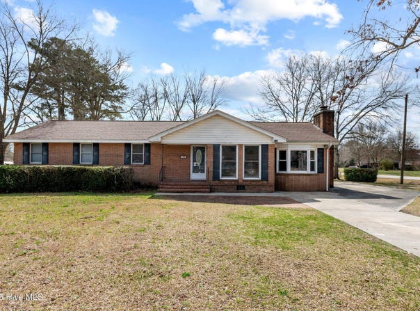100 Crystal Lake Drive, Havelock, NC 28532